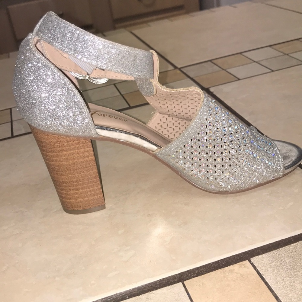 Shoes dress heels with bling worn once